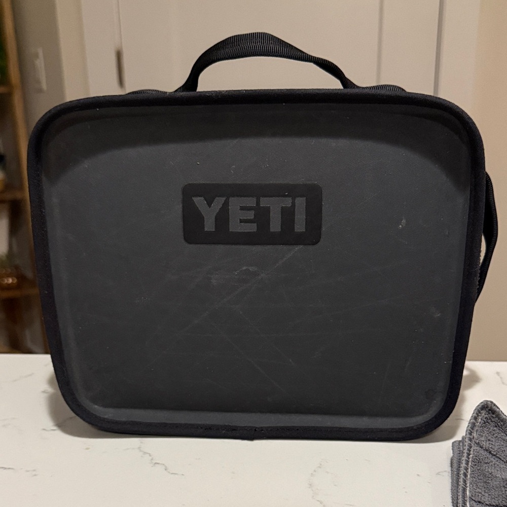 YETI day trip lunch box